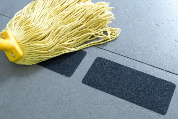 Picture of SAFETY TREAD GENERAL PURPOSE - 600X150MM